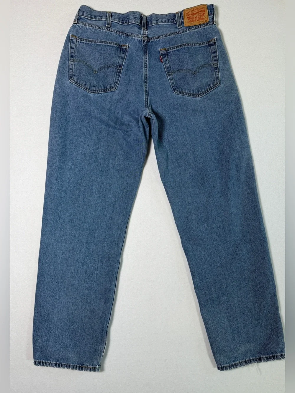 Levi's 550 Medium Wash Jeans, Actual Fit 36 X 31 READ DESCRIPTION